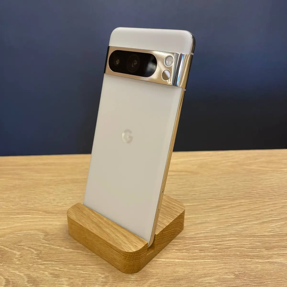 Вживаний смартфон Google Pixel 8 Pro 128Gb Porcelain G1MNW US