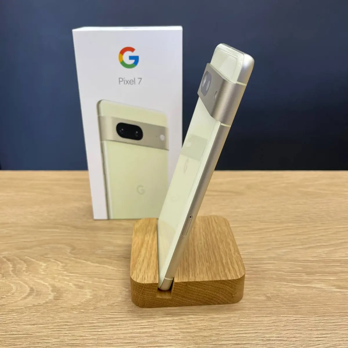 Вживаний смартфон Google Pixel 7 128Gb Lemongrass GVU6C US