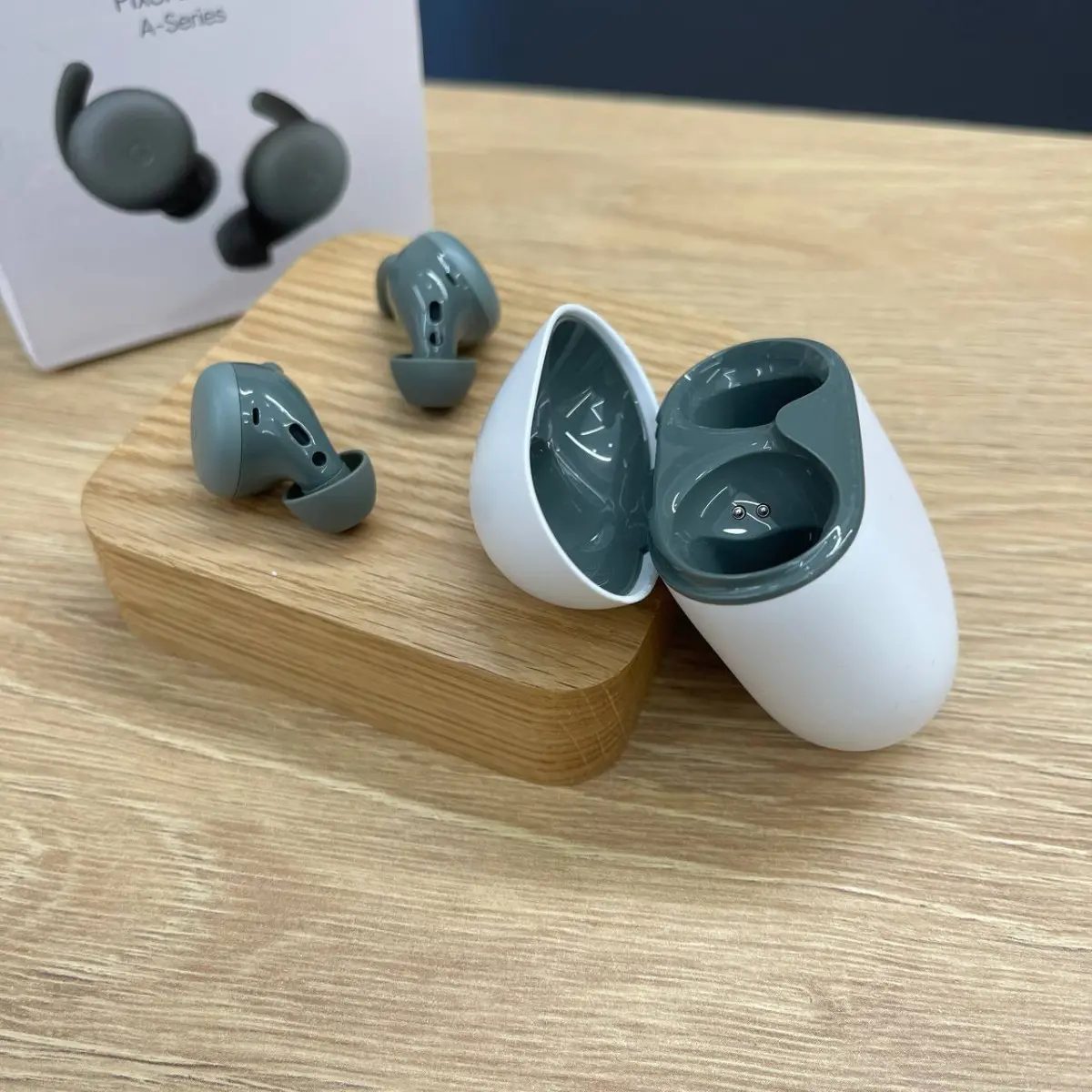 Вживані бездротові навушники Google Pixel Buds A-Series Olive