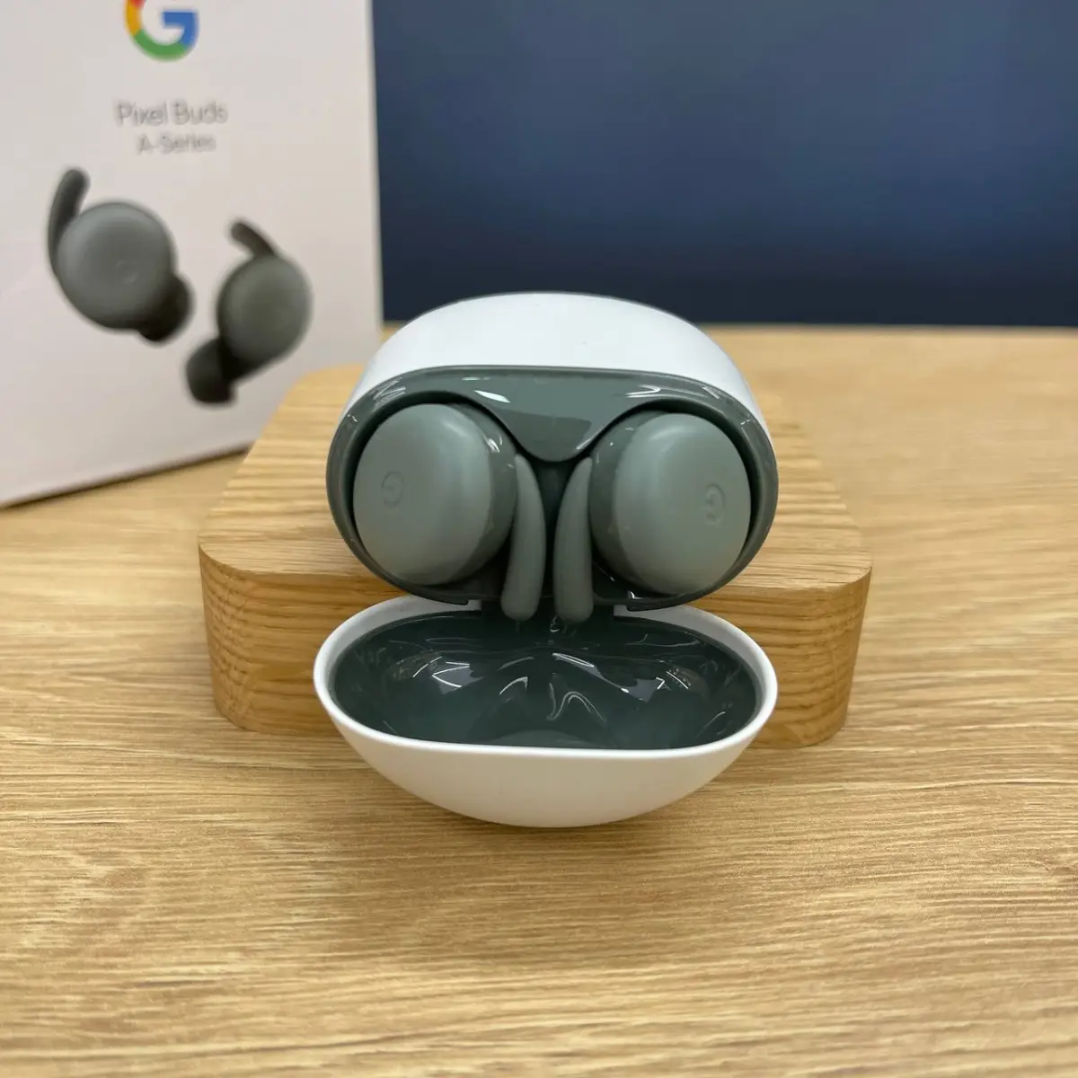 Вживані бездротові навушники Google Pixel Buds A-Series Olive