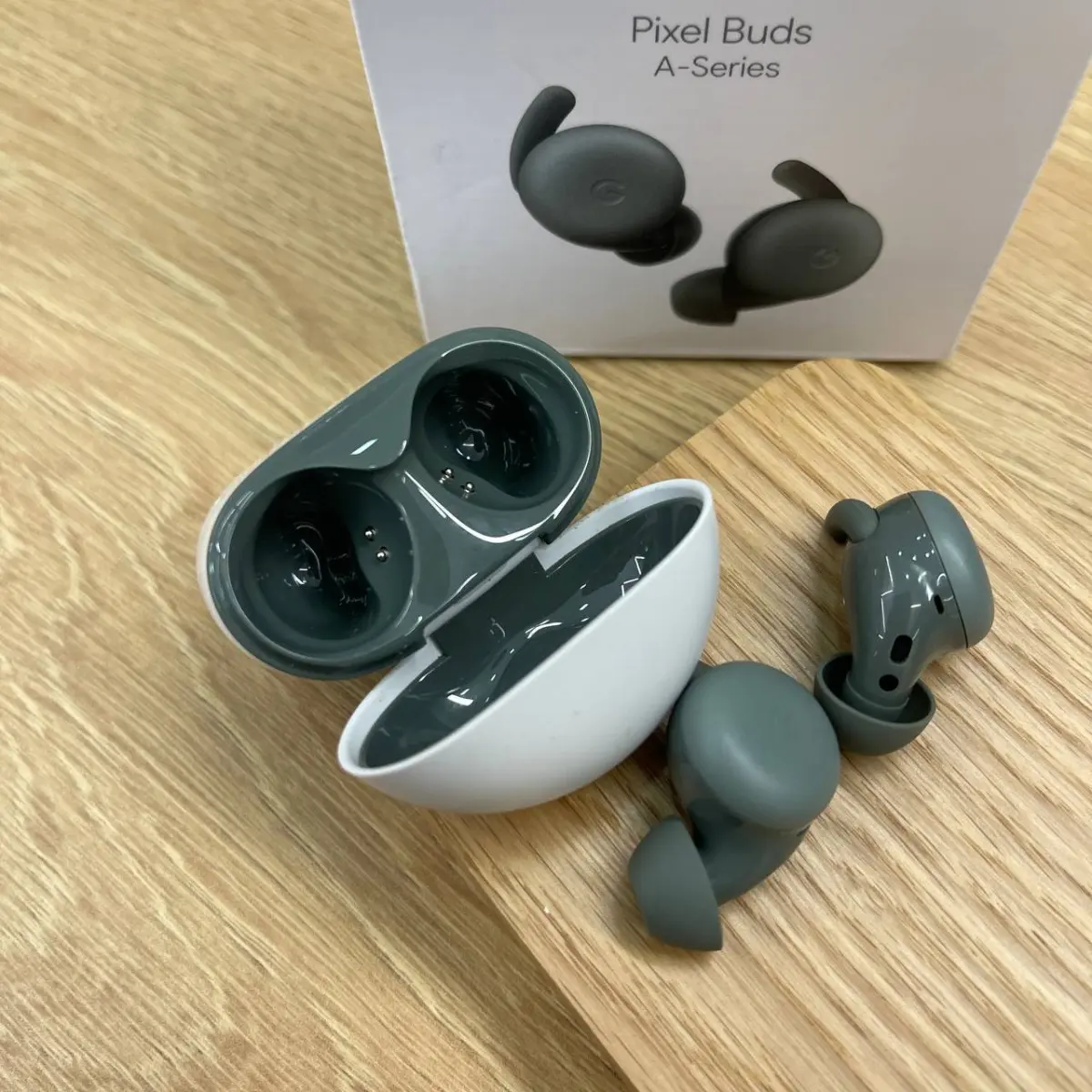 Вживані бездротові навушники Google Pixel Buds A-Series Olive