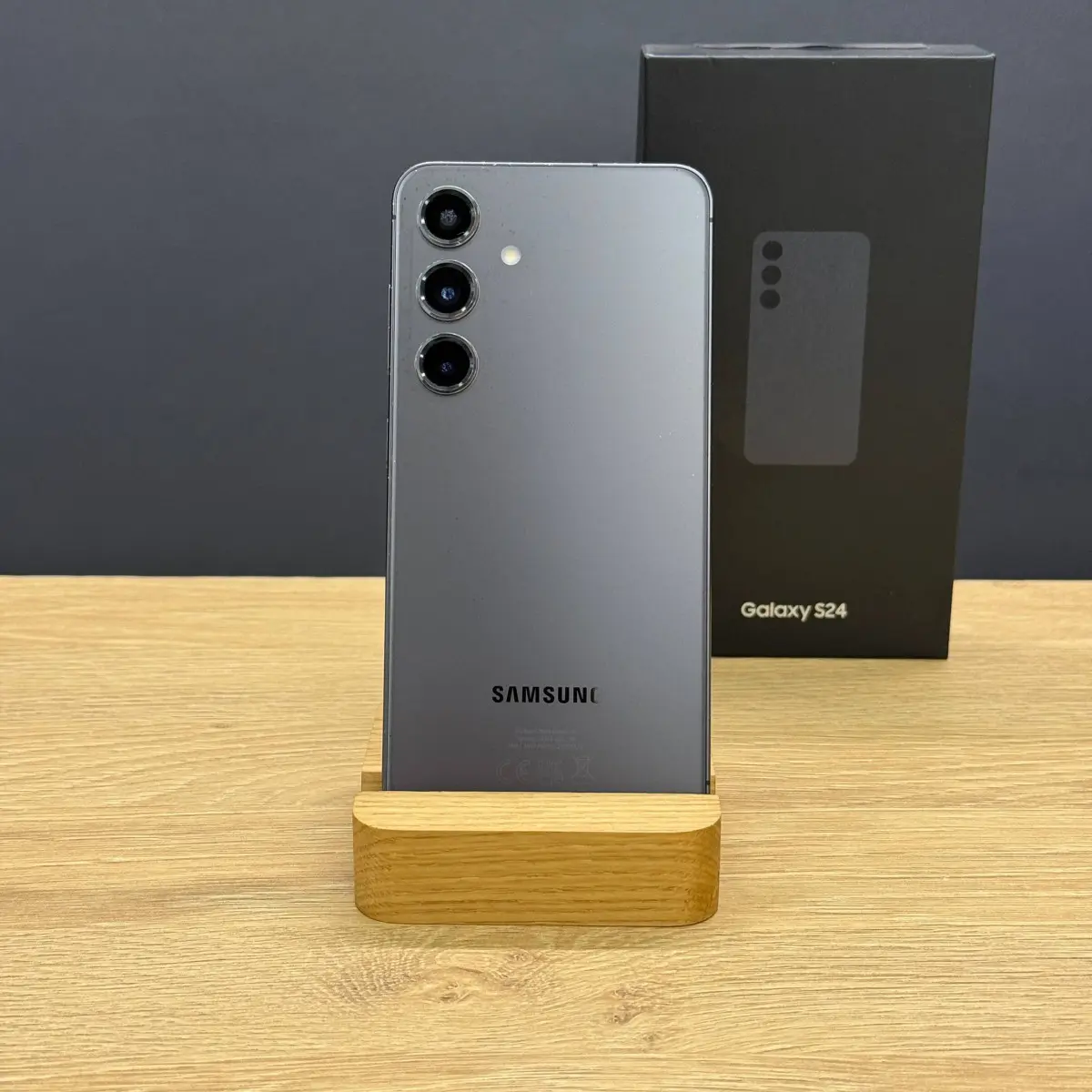 Вживаний смартфон Samsung Galaxy S24 8/256GB Onyx Black (Хороший+