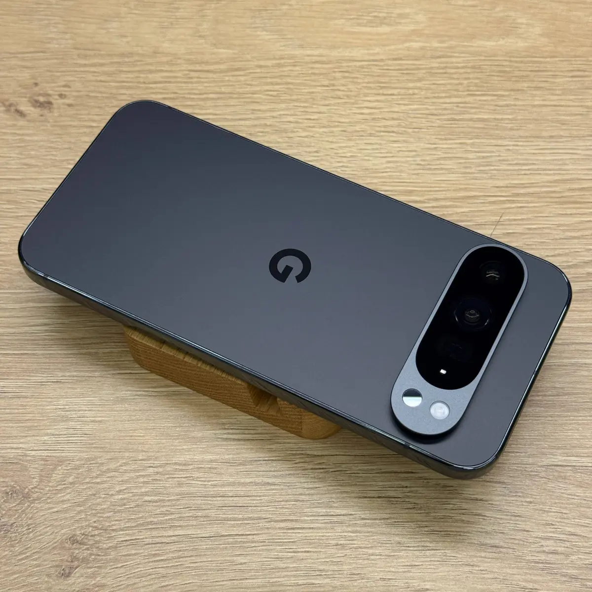 Вживаний смартфон Google Pixel 9 Pro XL 16/256Gb Obsidian Global
