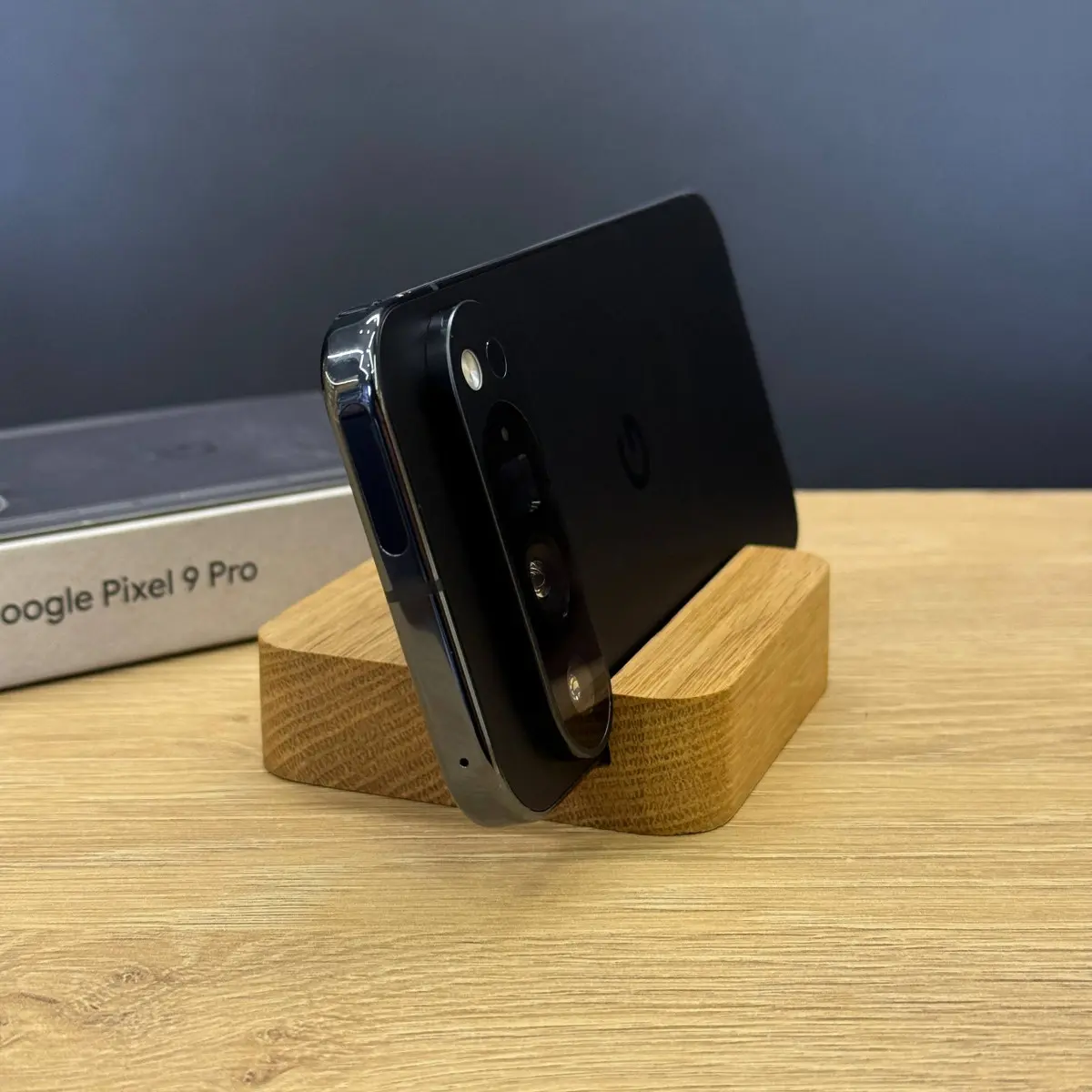 Вживаний смартфон Google Pixel 9 Pro 256Gb Obsidian Global