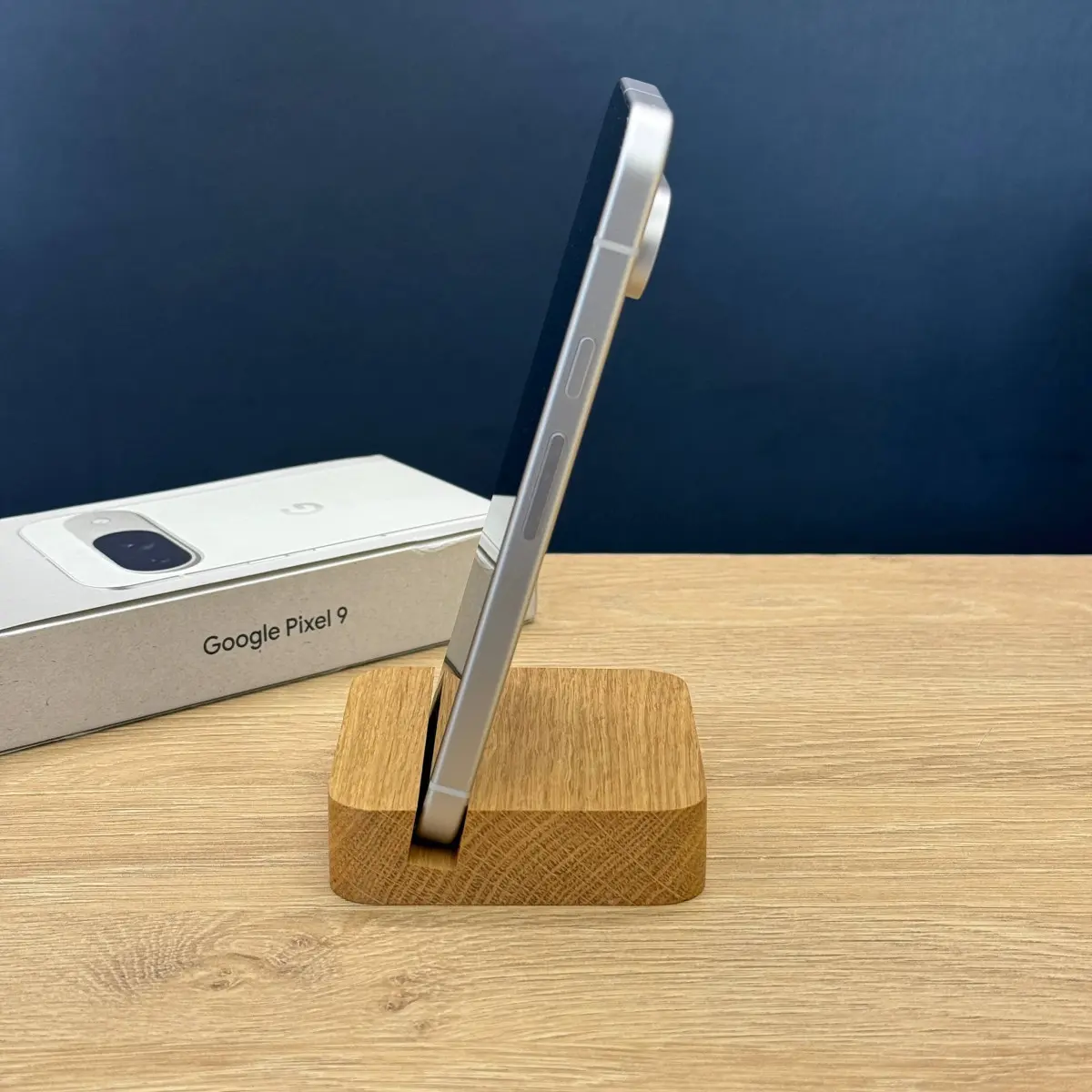 Вживаний смартфон Google Pixel 9 12/128Gb Porcelain Global