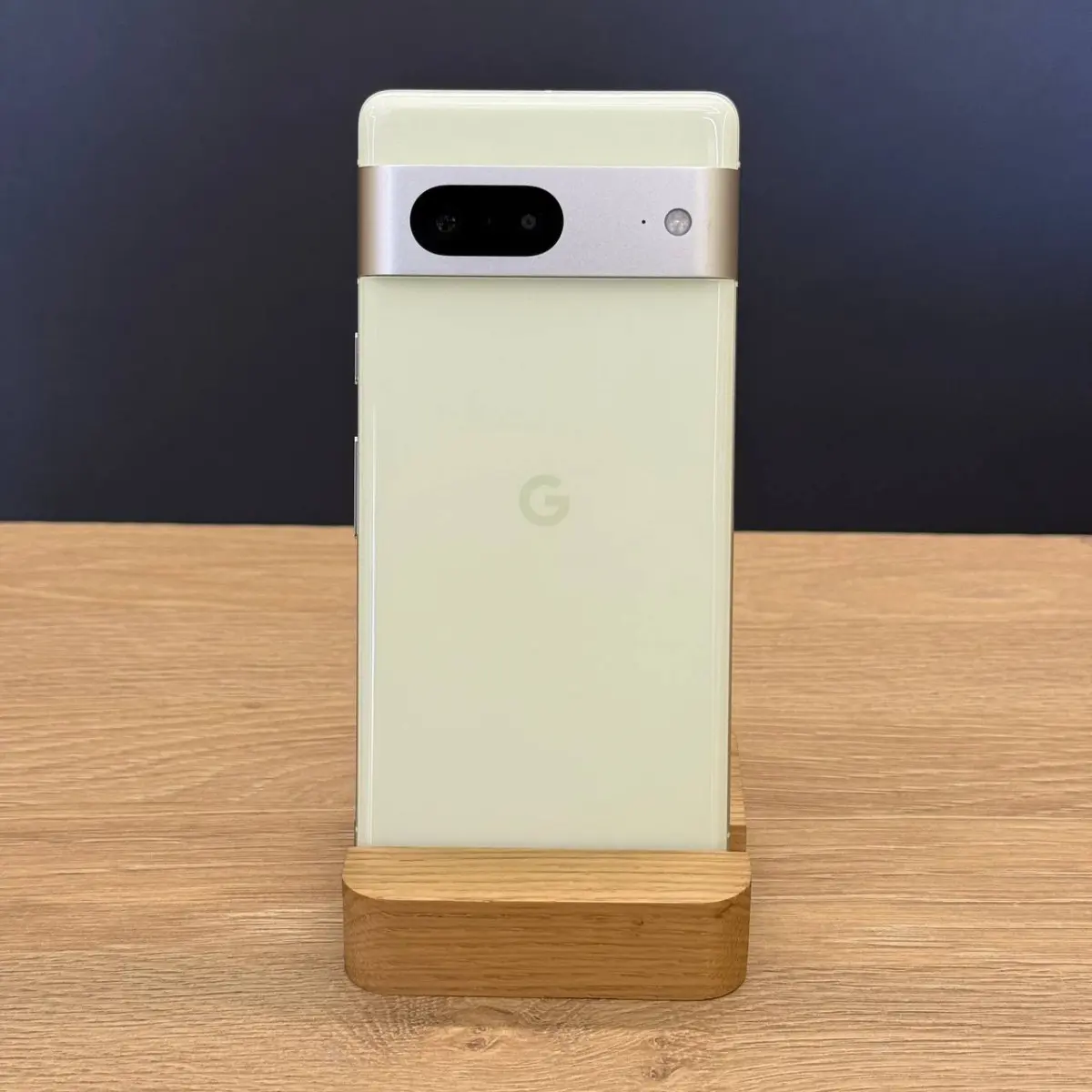 Вживаний смартфон Google Pixel 7 128Gb Lemongrass GVU6C US