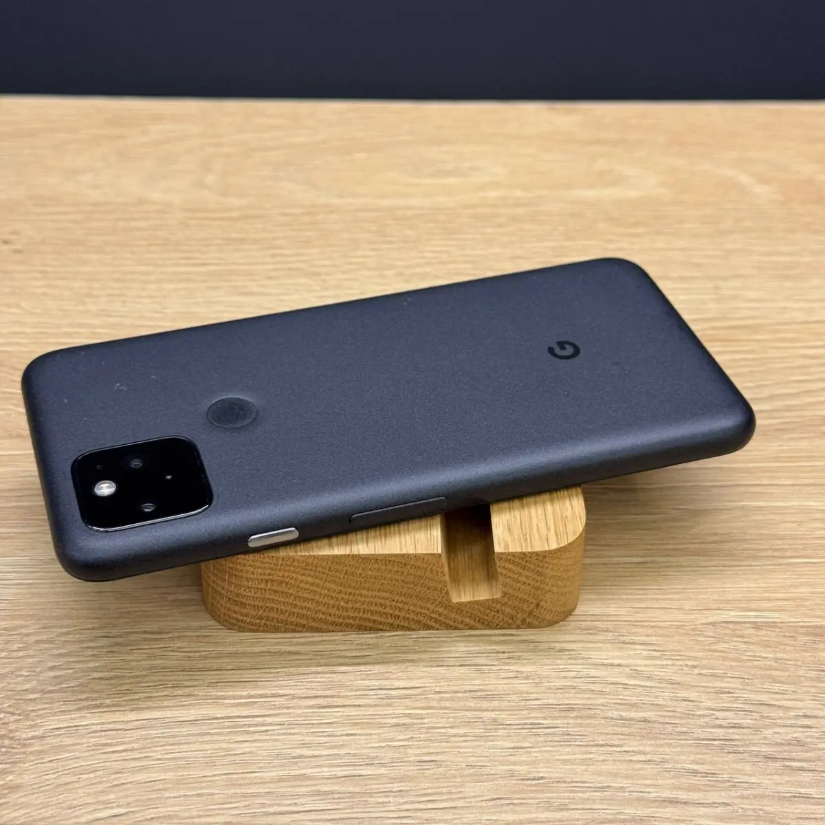 Вживаний смартфон Google Pixel 5 8/128Gb Just Black (Задовільний