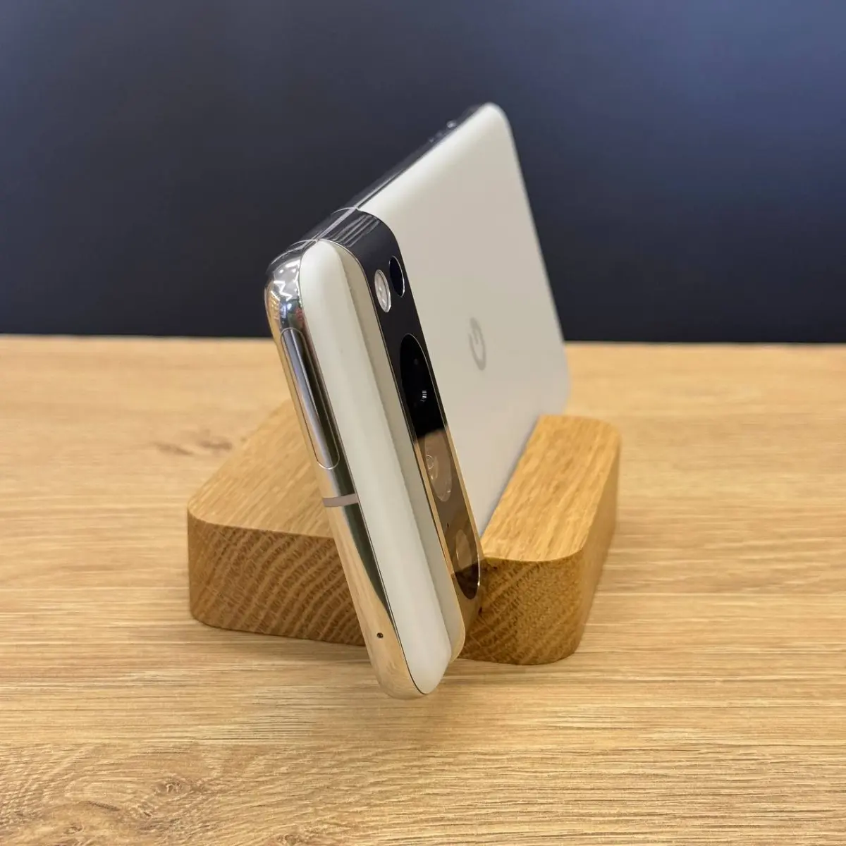 Вживаний смартфон Google Pixel 8 Pro 256Gb Porcelain G1MNW US