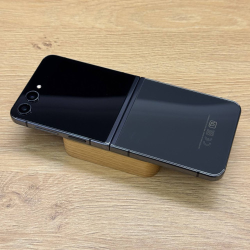 Вживаний смартфон Samsung Galaxy Flip 5 8/256GB Graphite F731B (Хороший+ стан)