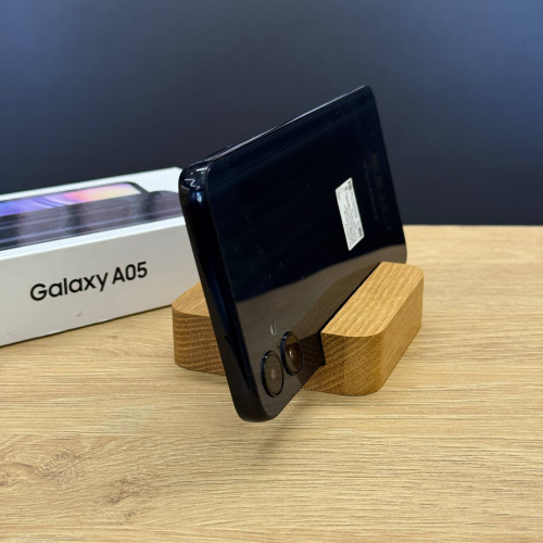 Вживаний смартфон Samsung Galaxy A05 4/128Gb Black (Хороший+ стан)