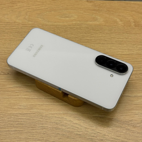 Вживаний смартфон Samsung Galaxy A56 5G 8/128Gb Light Gray (Ідеальний+ стан)