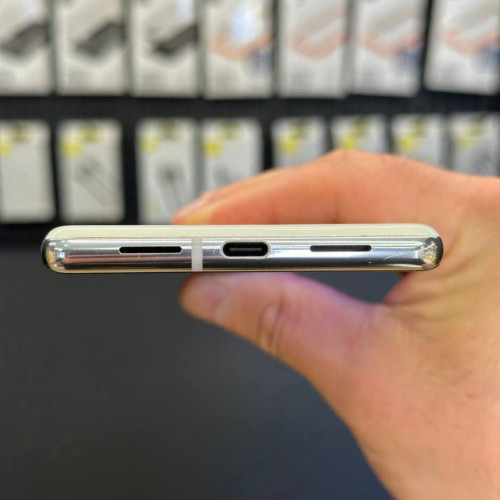 Вживаний смартфон Google Pixel 6 Pro 128Gb Cloudy White US Уцінка (Хороший стан)