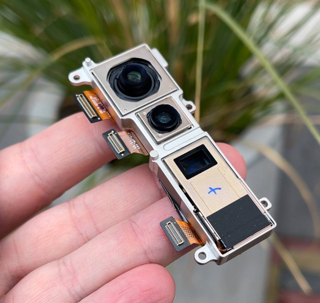 Google Pixel 7 Pro Camera Module in hand